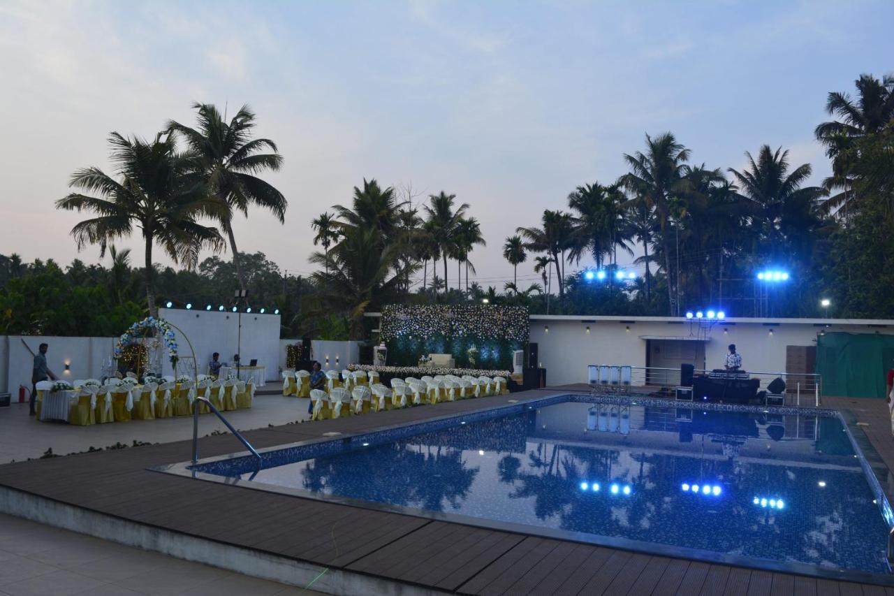 Angamaly Convention Centre Hotel Kochi Exterior photo